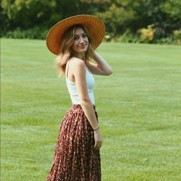 Meet your Posher, Gabby - Picture 1 of 1